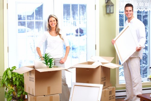 Practical removal van support for flats and homes in Chiswick